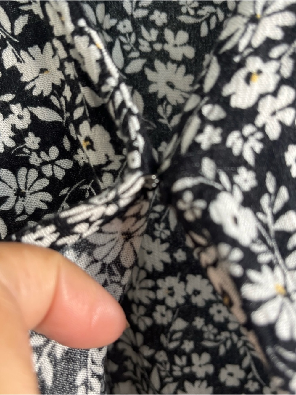 Abercrombie & Fitch Black White Floral Bodysuit Top Size Medium Snaps Y2K - Picture 4 of 13